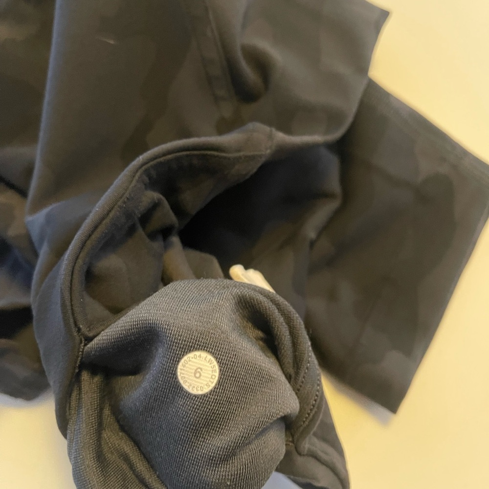 Lululemon Camouflage Leggings Size:6 unsure of style - Picture 7 of 13